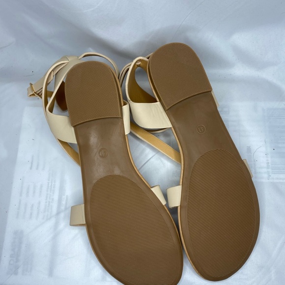 BRAND NEW Nude strappy sandles - Picture 3 of 4